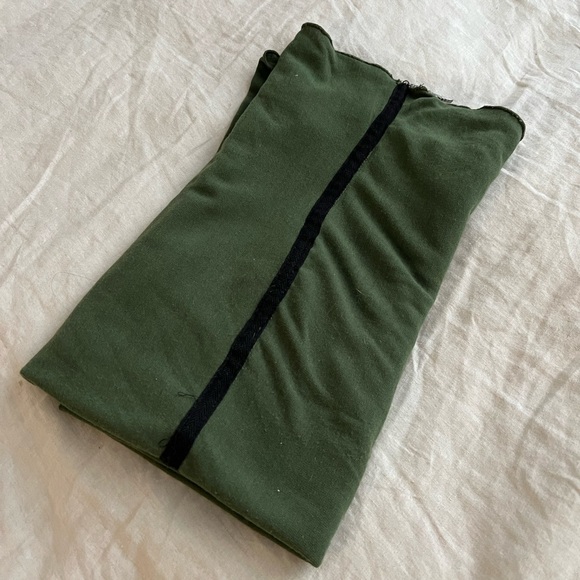 DONNI GREEN W 1 BLACK DETAIL CIRCULAR SCARF. - Picture 5 of 5